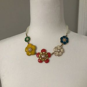 SUPER cute Floral and Pearl necklace!!